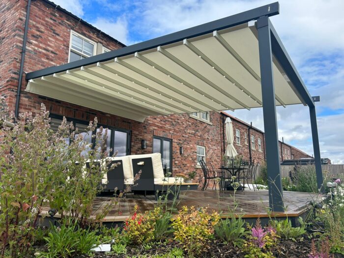 Gibus sloped pergola retractable 1